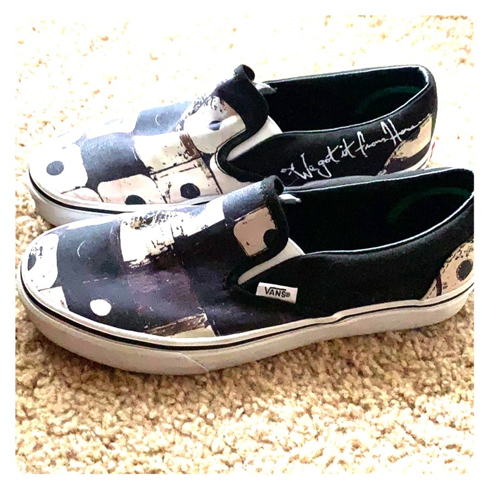 Vans slip on sneakers - men’s 6.5 women’s 8